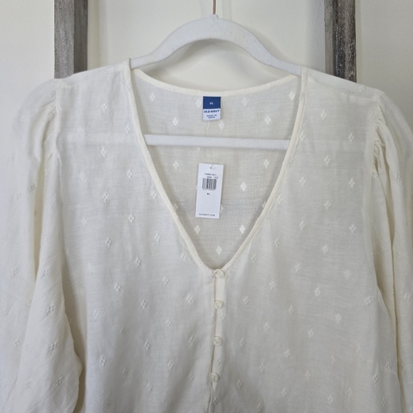 ⭐️40% Off⭐️ Old Navy Clip-Dot Blouse - Picture 6 of 13